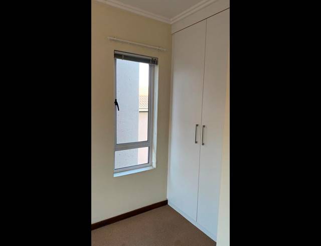 1 BEDROOM APARTMENT FOR SALE IN BRYANSTON